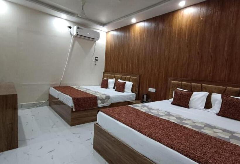 חדר משפחתי דלוקס, Goroomgo Vrrinda Home Stay Varanasi