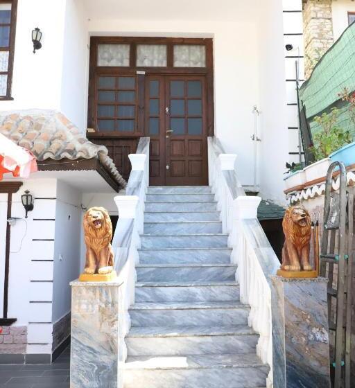 家庭间, Villa Elena Gorice