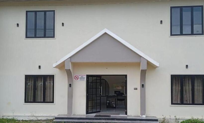 スタンダードトリプルルーム, Aec Villa Krerupasanam