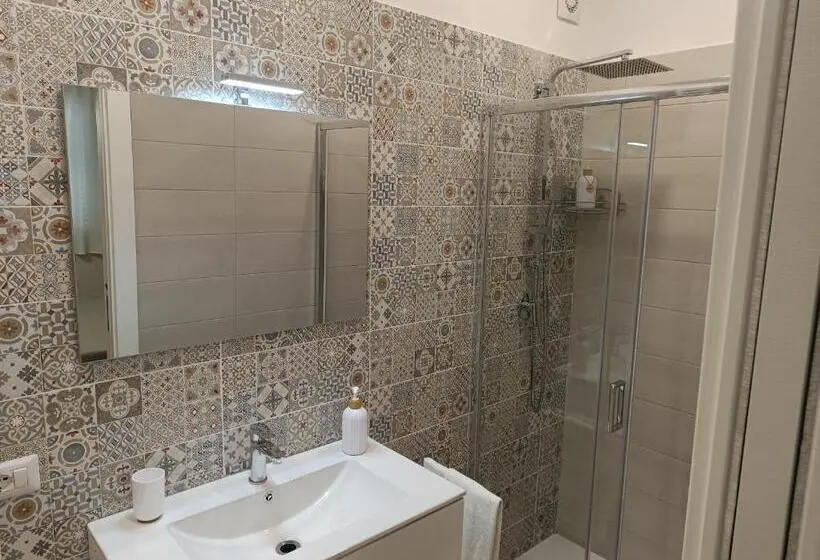 اتاق استاندارد یک نفره, B&b Tregì