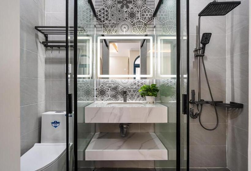 اتاق خانوادگی, Jan Villa Saigon Oasis