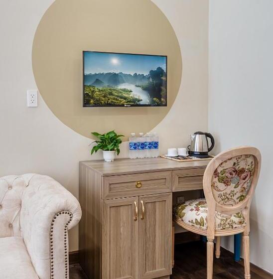 اتاق خانوادگی, Jan Villa Saigon Oasis