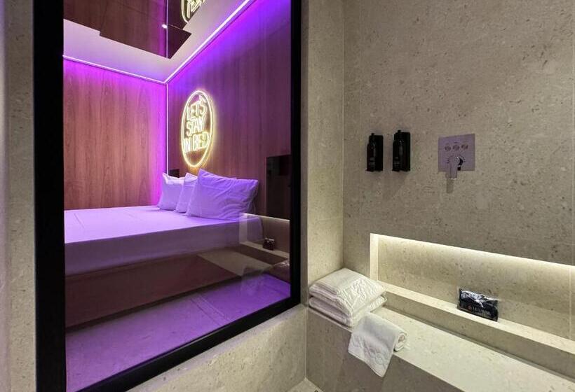 غرفة قياسية, La Flamma