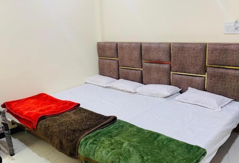 Fyrbädds Standardrum, Namo Paradise Ujjain