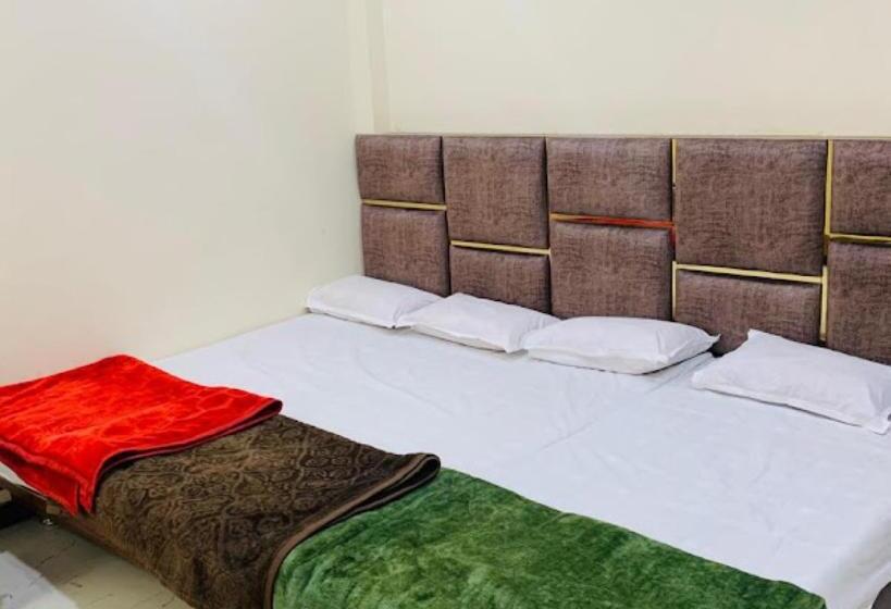 Fyrbädds Deluxerum, Namo Paradise Ujjain