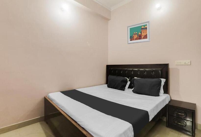 اتاق کلاسیک سه تخته, Oyo Dwarka In