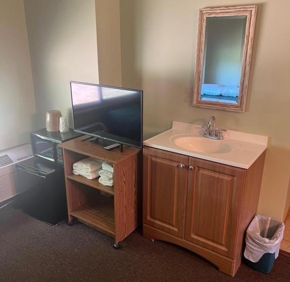 إستوديو ديلوكس, The Lodge At Lpl