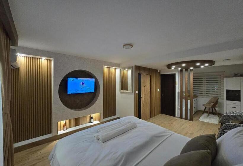 اتاق لوکس با بالکن, Mažijanik