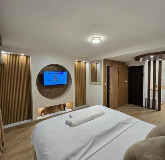 اتاق لوکس با بالکن, Mažijanik