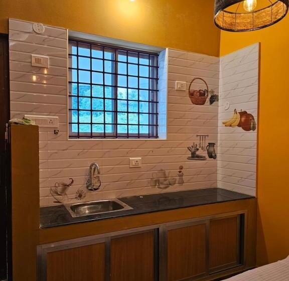 غرفة قياسية مزوَّدة بتراس, Chithralaya Guest House