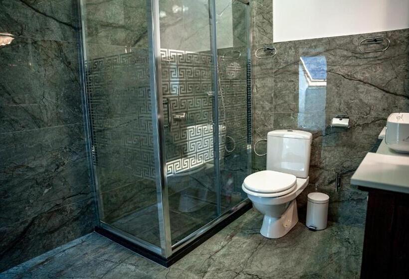 חדר משפחתי, Boutique Marlen