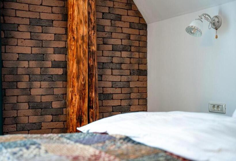 חדר משפחתי, Boutique Marlen