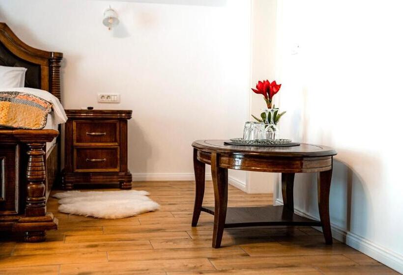 חדר משפחתי, Boutique Marlen