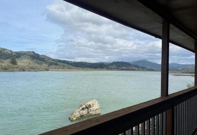 带河湖景观的套房, 2nd Floor Studio