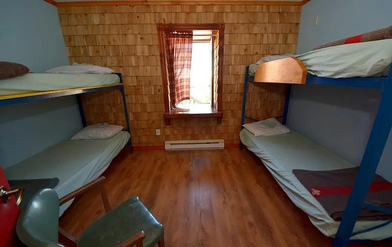 ルームシェアのワンベッド, Auberge Jeunesse De Tadoussac