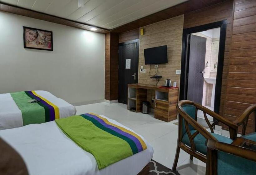 Трехместный Номер Deluxe, Gloab Residency Near Delhi Airport