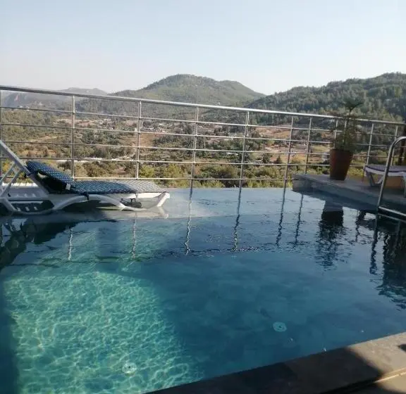 استودیو استاندارد با بالکن, Belen Lodge