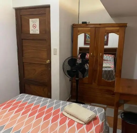 バス共有のスタンダードルーム, Hostal Cumbres De El Salvador