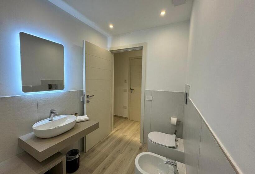 غرفة قياسية, Modern Room