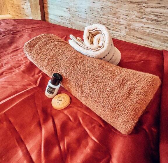 اتاق چهار تخته با دستشویی مشترک, Shakabrah Resort And Skatepark