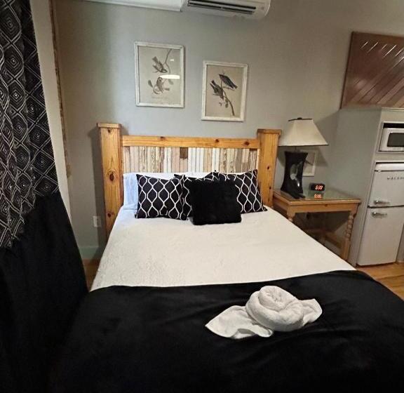 Люкс, Chipley S Squareview Inn & Venue