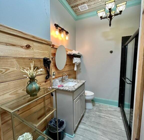 Люкс Deluxe Кровать Кинг, Chipley S Squareview Inn & Venue