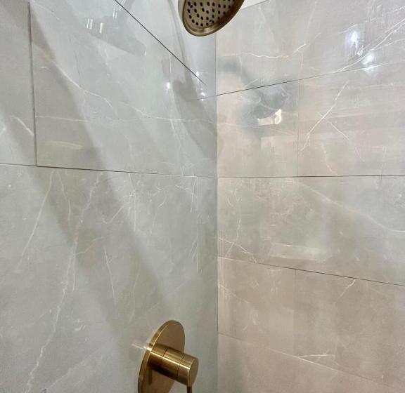 Люкс Повышенной Комфортности, Chipley S Squareview Inn & Venue