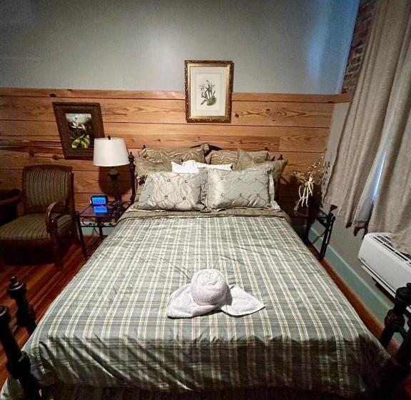 Люкс Повышенной Комфортности, Chipley S Squareview Inn & Venue