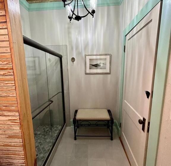 Люкс Повышенной Комфортности, Chipley S Squareview Inn & Venue