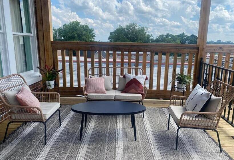 Люкс Superior, Chipley S Squareview Inn & Venue