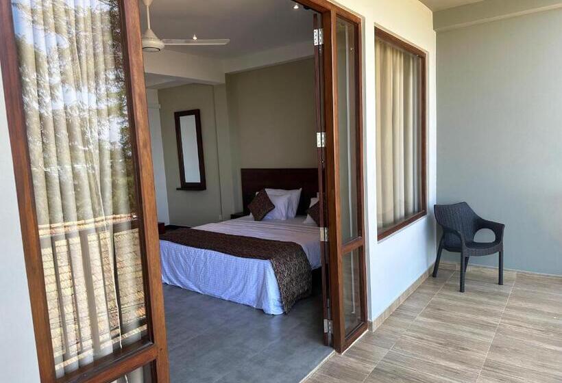 Family Suite, Cocos Polhena