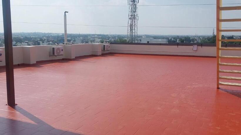 غرفة قياسية مزوَّدة بتراس, Sky Inn