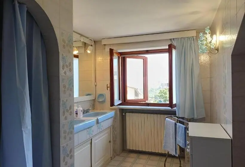 オーシャンビューデラックスルームバルコニー付き, Casa Di Tota   Affittacamere