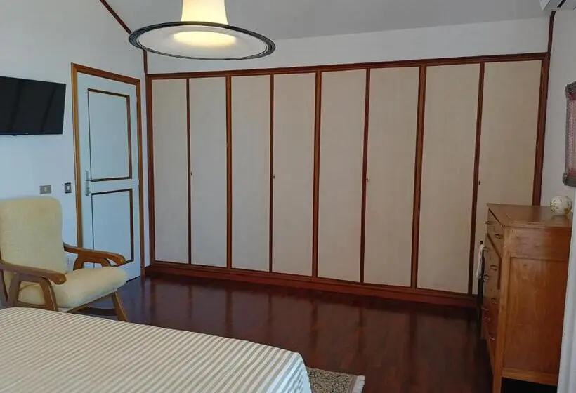 オーシャンビュースタンダードルームバルコニー付き, Casa Di Tota   Affittacamere