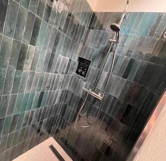 اتاق لوکس با بالکن و چشمانداز دریا, Villa D Alba Guest House