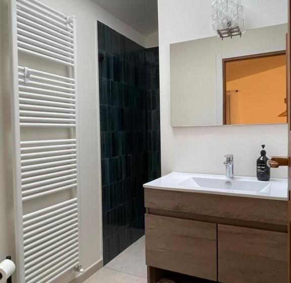 اتاق لوکس با بالکن و چشمانداز دریا, Villa D Alba Guest House