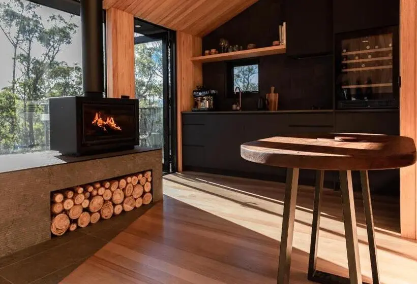 デラックスルーム, Hunter Huon Valley Cabin Two