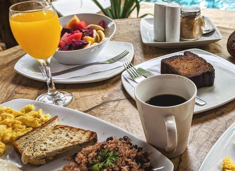 سوییت با چشمانداز دریا, Nuevo Nayal