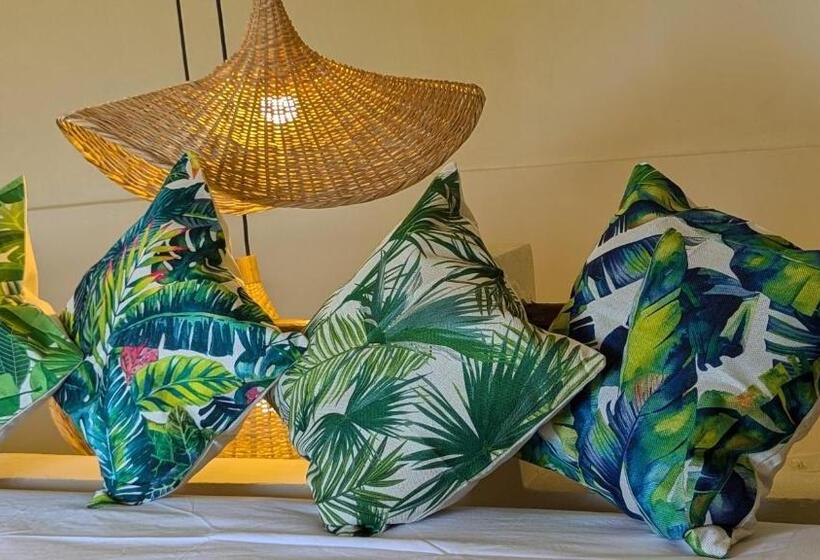 سوییت با چشمانداز دریا, Nuevo Nayal