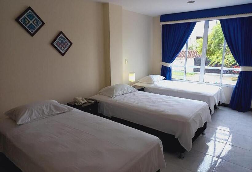 חדר סטנדרט לשלושה עם מרפסת, Oasys Blue