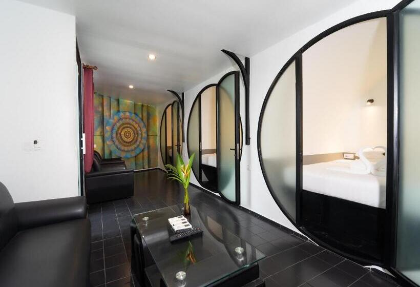 Вилла 3 Спальни, Tunnel Urban Retreat