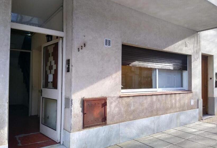 شقة غرفة واحدة, Mercedes Aparts