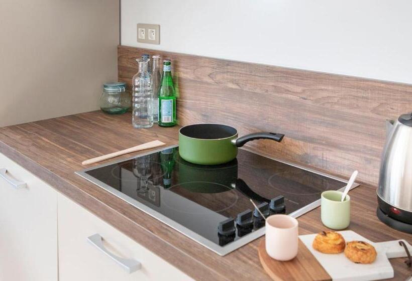 اتاق استاندارد سه نفره, Oh Activ Nîmes