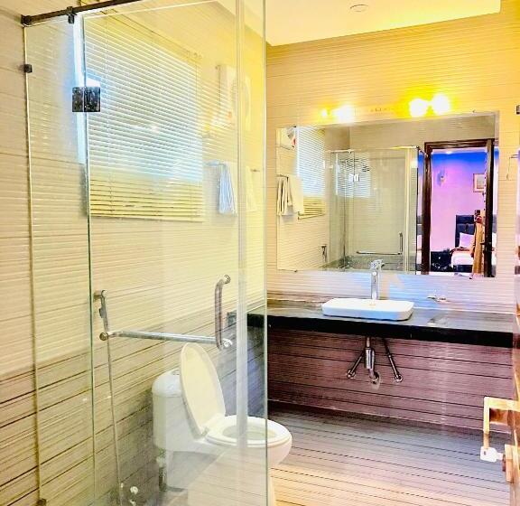 اتاق لوکس, Alpine Family Lodges