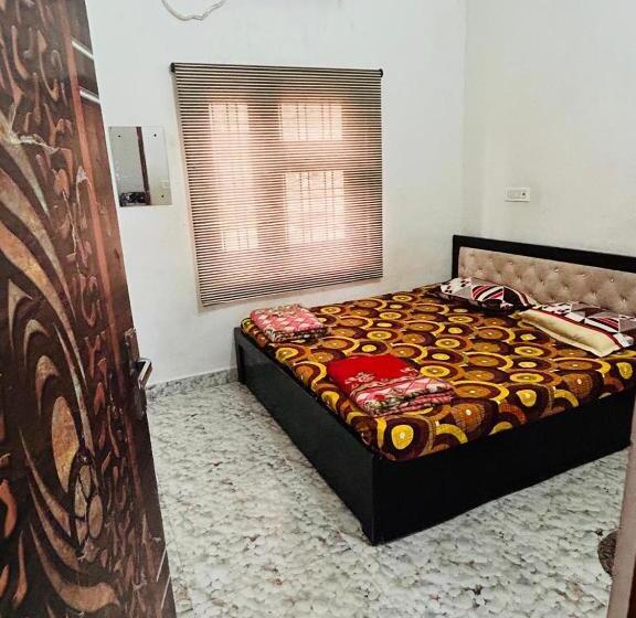 Quarto Estandar, Mishri Lal Ju Ashram