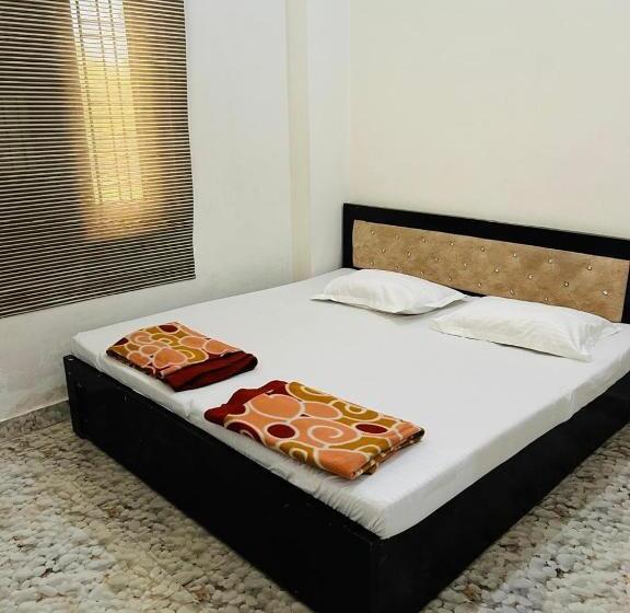 חדר סטנדרט, Mishri Lal Ju Ashram