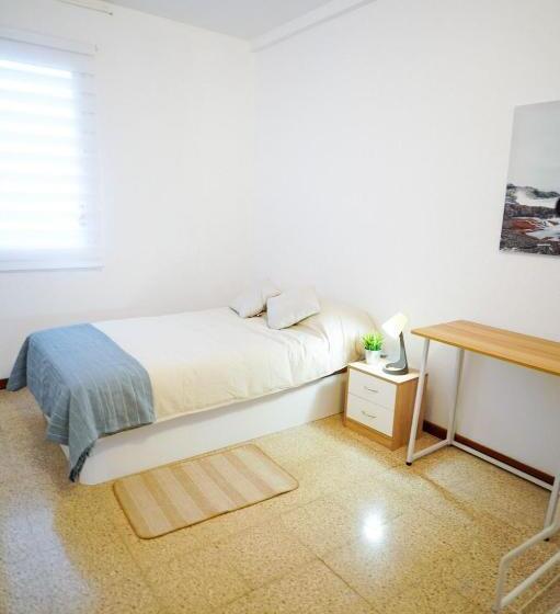 اتاق استاندارد با سرویس بهداشتی مشترک, Habitación En Apartamento Compartido H1