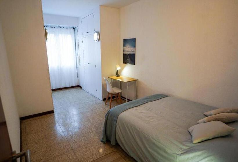 اتاق لوکس, Habitación En Apartamento Compartido H1