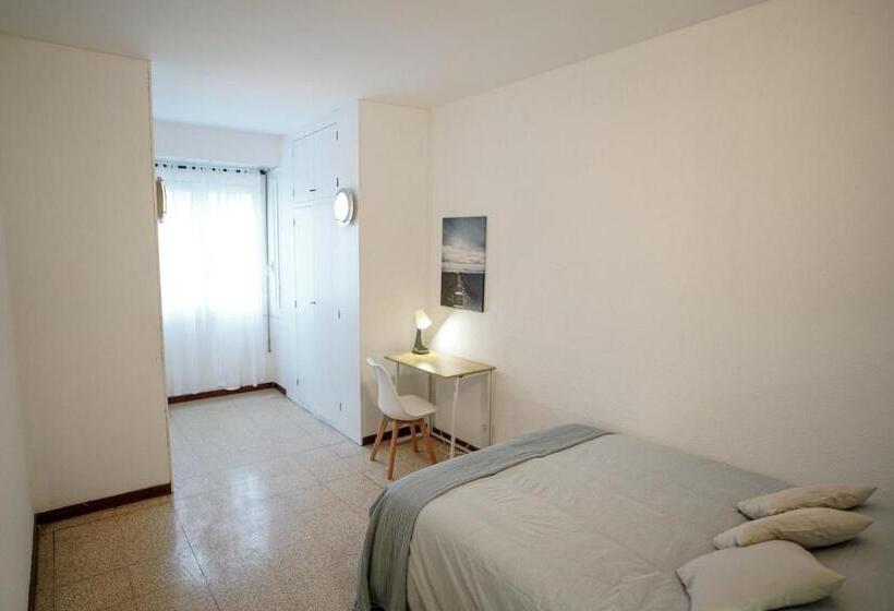 اتاق لوکس, Habitación En Apartamento Compartido H1