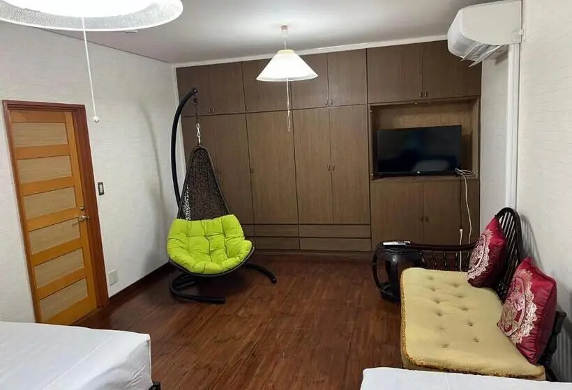 Comfort Kolmen Hengen Huone, 天满宿
